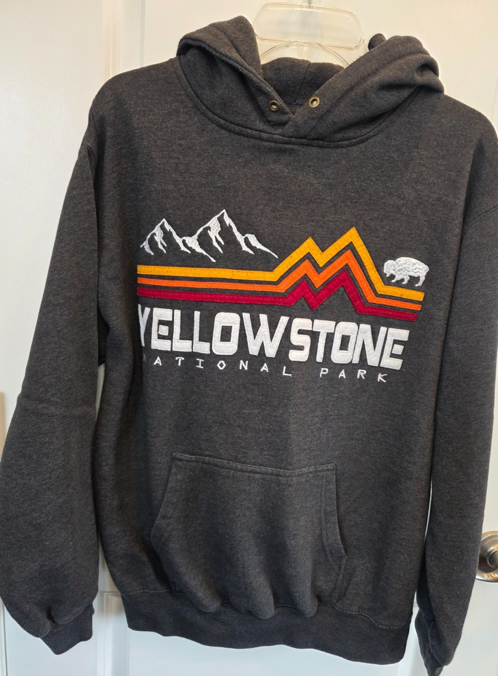 Prairie Mountain Hoodie Sweatshirt Men's M Gray Yellowstone Embroidered Pullover